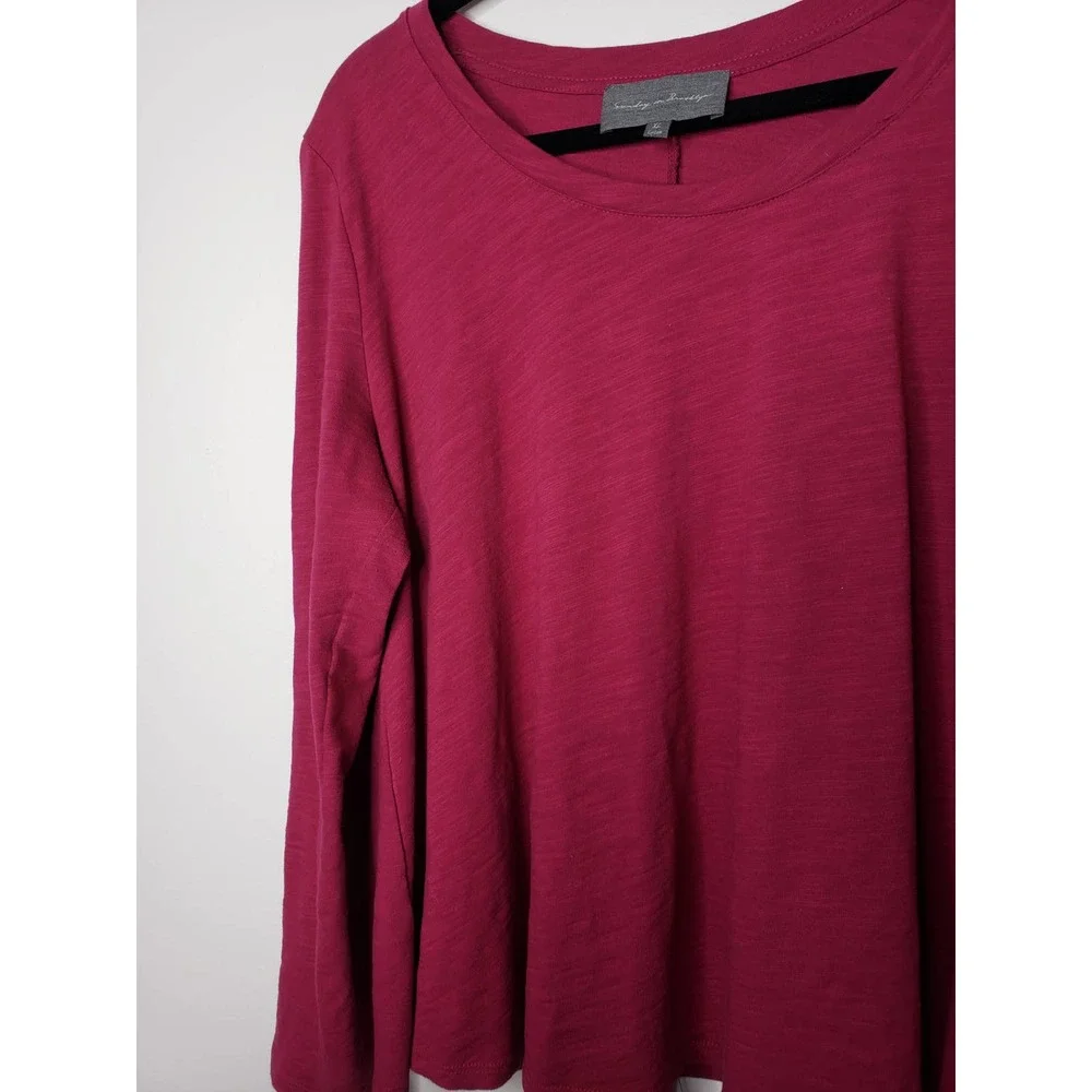 Anthropologie Sunday in Brooklyn crew neck top with button accents down one side - Picture 2 of 8